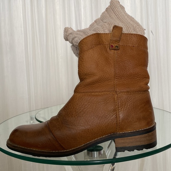 Kodiak Chelsea ankle distressed leather boots, colour cognac/tan knit top Size 7 - Picture 14 of 16